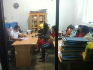 Nampak Para Warga yang terjaring saat dimintai keterangan di Markas Satpol PP Kota Kotamobagu
