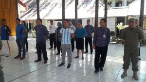 Tampak Keban BKD Kota Kotamobagu, Adnan Masinae, memantau proses latihan peserta lomba Peraturan Baris Berbaris