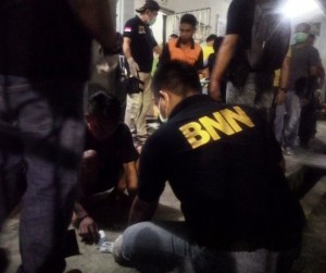 Tampak petugas BNN sedang melaksanakan razia di Rutan Kotamobagu 