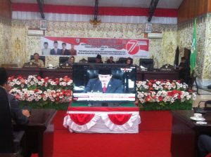 Ketua Dewan Perwakilan Rakyat Daerah (DPRD) Kota Kotamobagu saat memimpin sidang paripurna istimewa mendengarkan pidato kenegaraan Presiden RI, 16 Agustus 2016.
