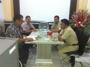 Suasana pertemuan perwakilan Keraton Jogja dengan Sekertaris Daerah Kota Kotamobagu, Tahlis Gallang di dampingi Kadis DPPKAD, Rio Lombone   