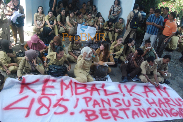 Demo yang digelar honorer daerah Bolmong beberapa waktu lalu, foto:probmr