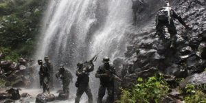 Aksi pasukan Yonif 330 Kostrad. 