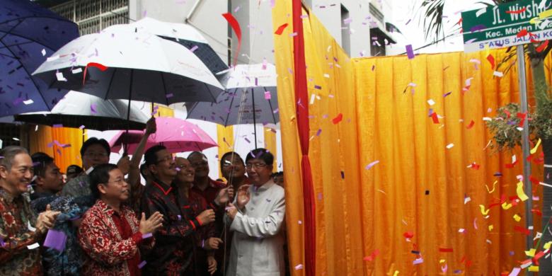 meresmikan perubahan nama Jalan Plaju menjadi Jalan Wushu Medan
