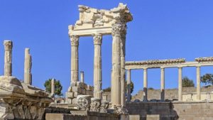 Pameran baru di Metropolitan Museum of Art, New York, merayakan Pergamon, kota menakjubkan yang mengungkapkan banyak hal terkait dunia kuno, tulis Alastair Sooke.