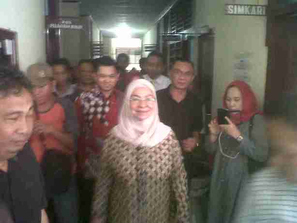 Tampak MMS saat berada di Kantor Kejaksaan Negeri Kotamobagu   