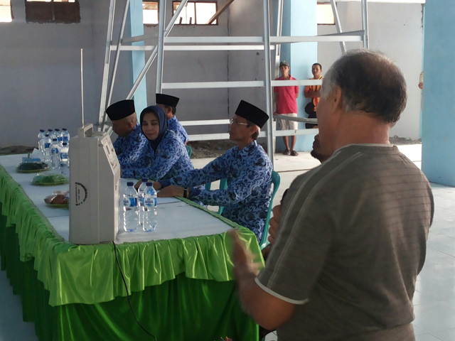 Tampak Walikota Kotamobagu Ir Tatong Bara saat tatap muka dengan para pedagang Pasar 23 Maret