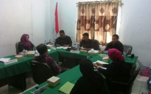 Tampak Sekertaris Kota, Tahlis Gallang memminpin sidang MPTGR, Kamis (15/9).